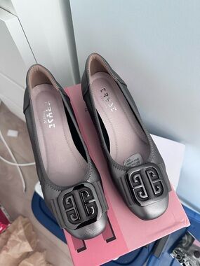NEW!Grey Women’s Ballet Flats with Decorative Buckle
